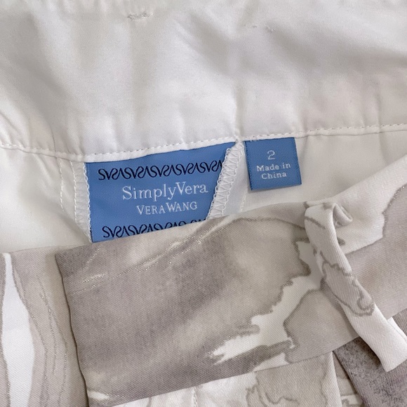 Simply Vera - Vera Wang shorts size 2 - Picture 3 of 3